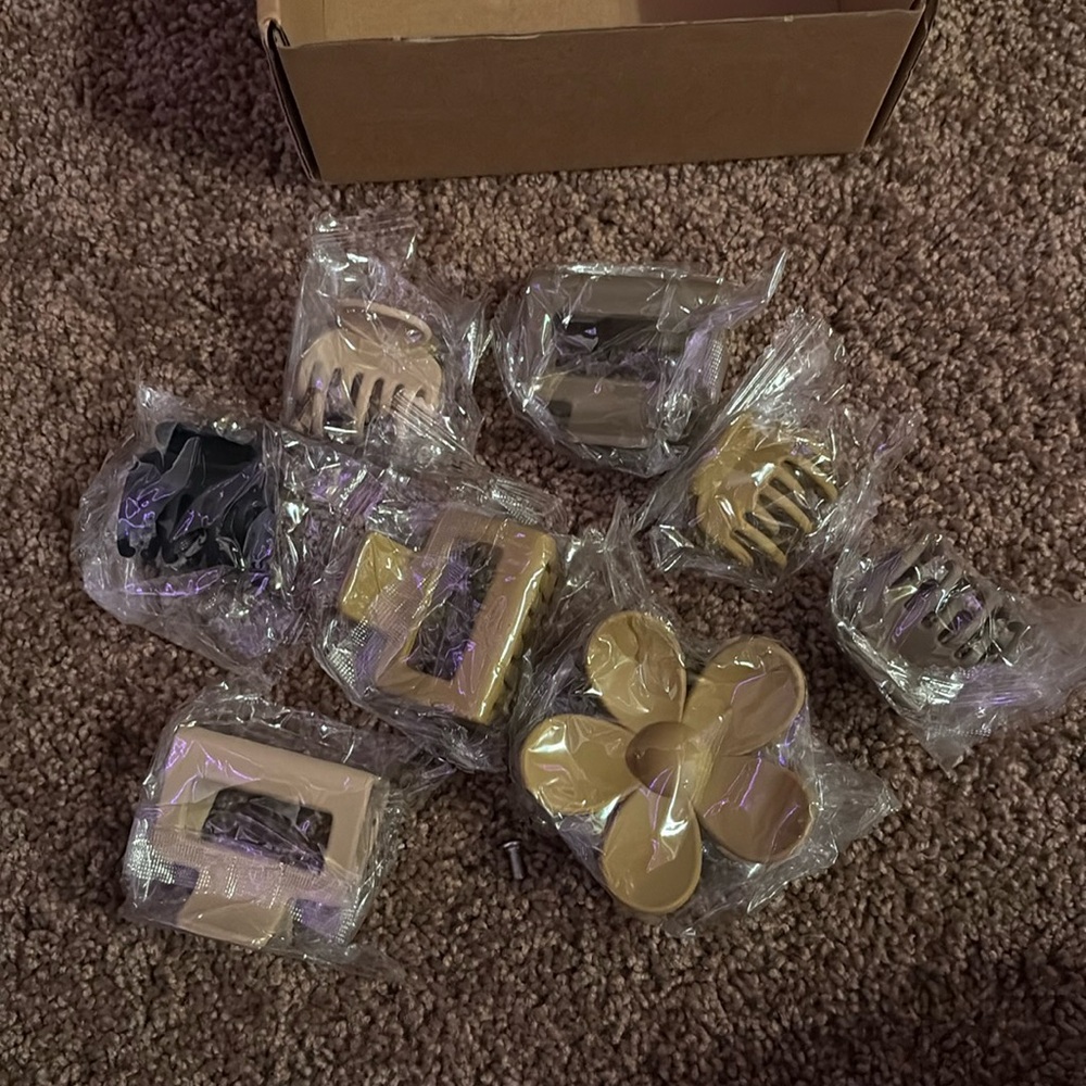 Pack of claw clips